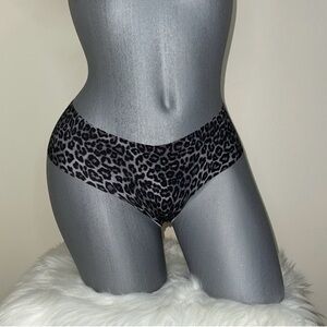 VICTORIAS SECRET NO-SHOW SEAMLESS CHEEKY PANTY UNDERWEAR. NWT